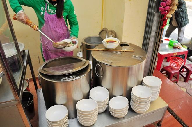  Bún bò cay ngon phố Hòa Mã 1