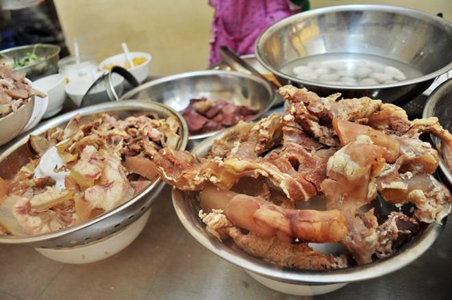  Bún bò cay ngon phố Hòa Mã 5