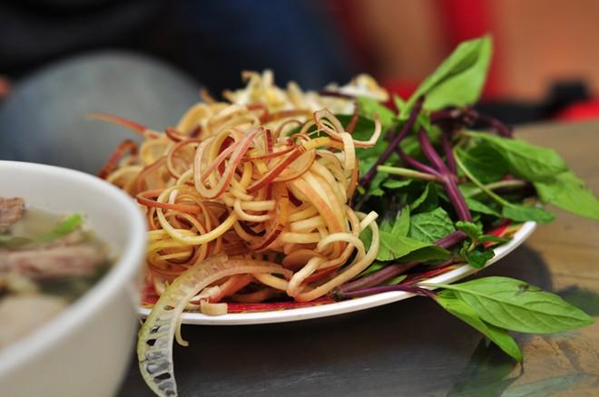  Bún bò cay ngon phố Hòa Mã 11